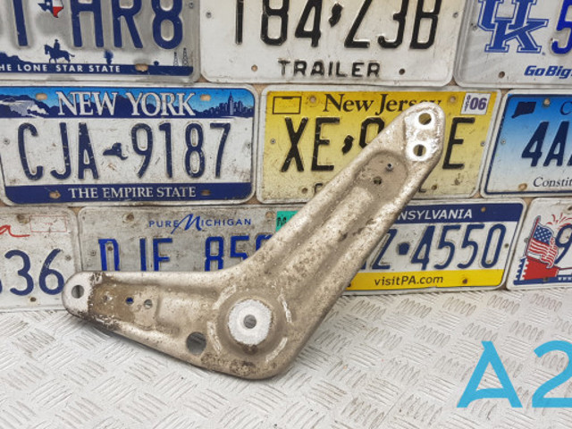 Кронштейн задньої балки 33326770978 BMW