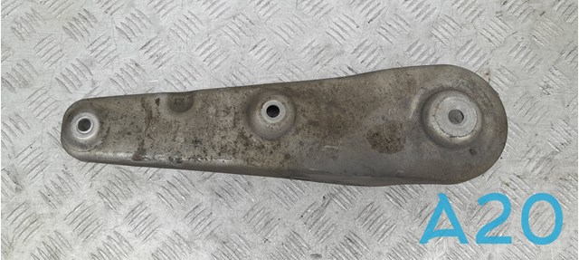 Кронштейн задньої балки 33326775873 BMW