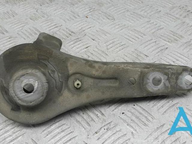 Кронштейн задньої балки 33326793652 BMW