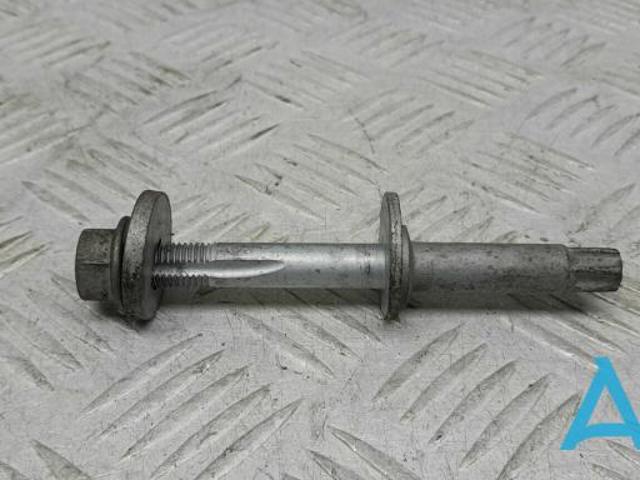 Болт кріплення заднього нижнього важеля, внутрішній 33326796196 BMW