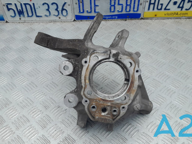 Кулак поворотний лівий 33326796509 BMW