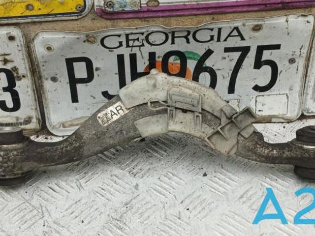 Важіль підвіски задній правий 33326883340 BMW