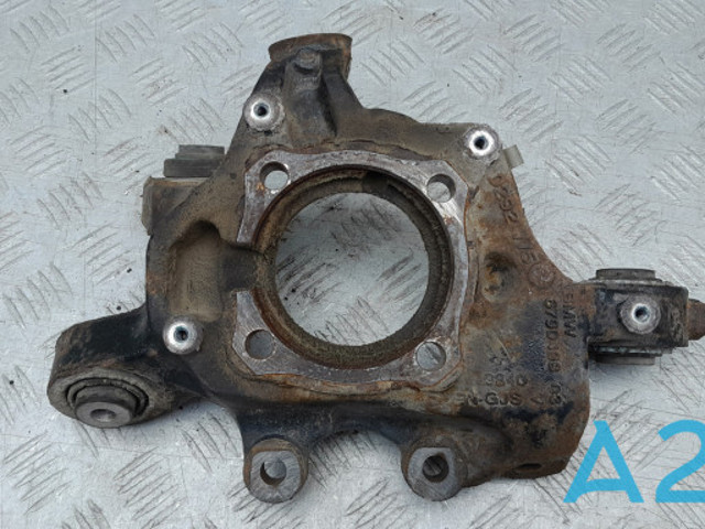 Цапфа поворотна права 33406797570 BMW