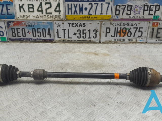 Привід правий 391003RC0A NISSAN