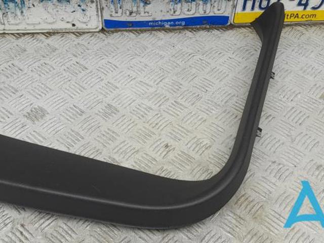 Пластик п'ятих дверей 39825229 VOLVO