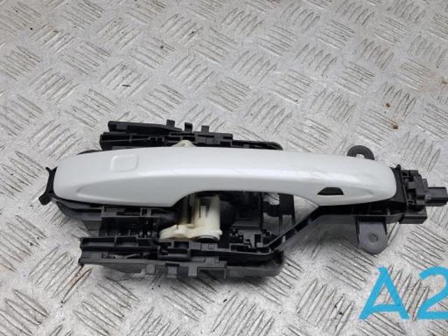 Ручка передніх дверей зовнішня, права 39842721 VOLVO