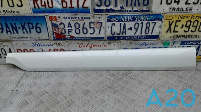 Накладка передньої правої двері 39842982 VOLVO