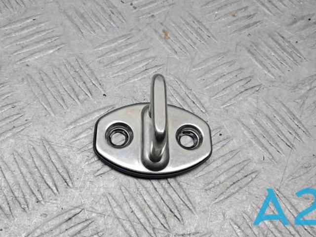 Фіксатор/петля (зацеп) замка дверей задньої 3C0837767A VAG