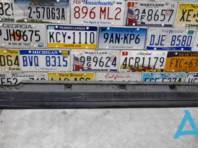 Накладка зовнішня (молдинг) порога, лівий 3C8853855BGRU VAG