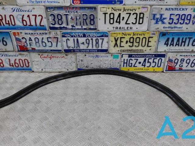 Ущільнювач під капот 3CM823723 VAG
