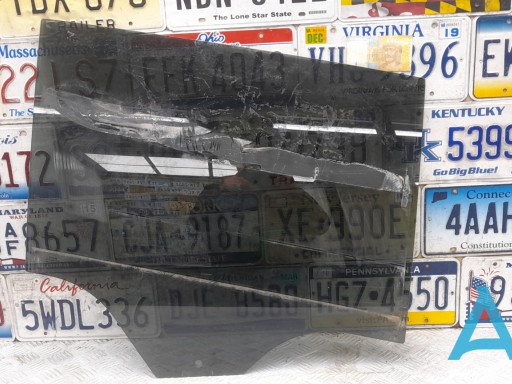 Скло задньої двері правої 3CN845026 VAG