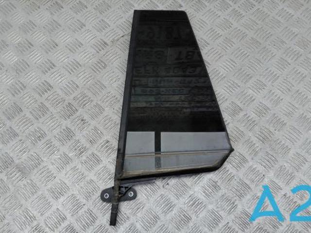 Скло-кватирка двері, задньої, лівої 3CN845213 VAG