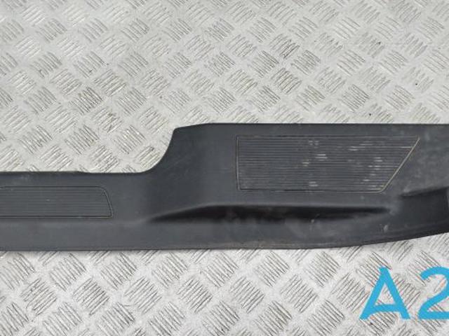 Облицювання порогу внутрішнє, задня ліва 3CN853369C82V VAG