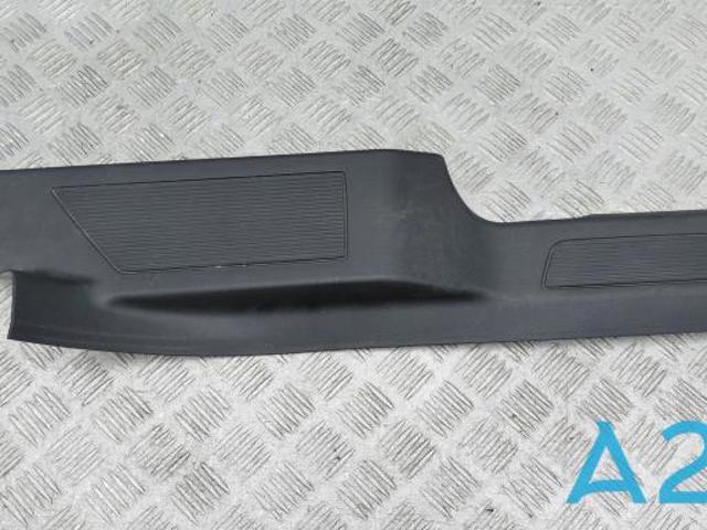 Облицювання порогу внутрішнє, заднє праве 3CN853370C82V VAG