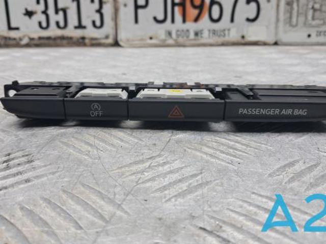 Блок кнопок центральної консолі 3CN927132AWHS VAG