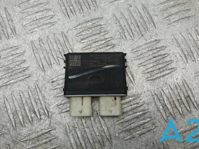 Модуль керування (ЕБУ) відкриття кришки багажника/ двері 3-ї (5-ї) 3G0962243D VAG