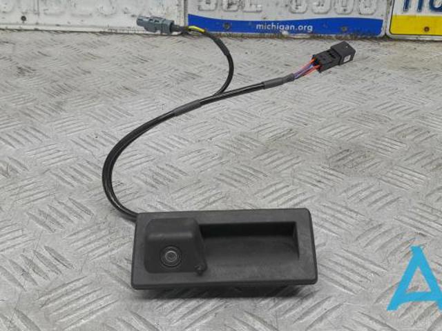 Кнопка приводу замка третіх/ п'ятих дверей 3V0827566M VAG