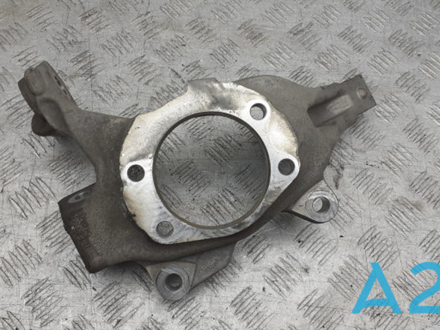 Кулак поворотний передній правий 400143JA1A NISSAN