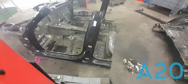 Отвір передніх лівих дверей 41007298175 BMW
