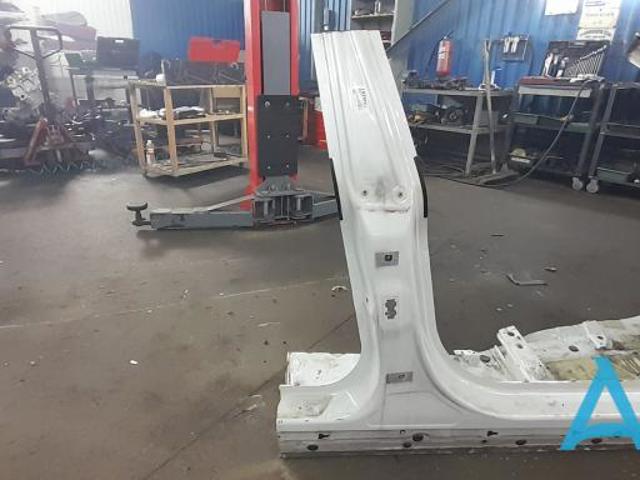 Отвір передніх правих дверей 41007334016 BMW