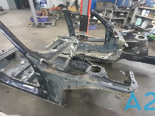 Панель бризковика (лонжерона) моторного відсіку, права 41007377916 BMW