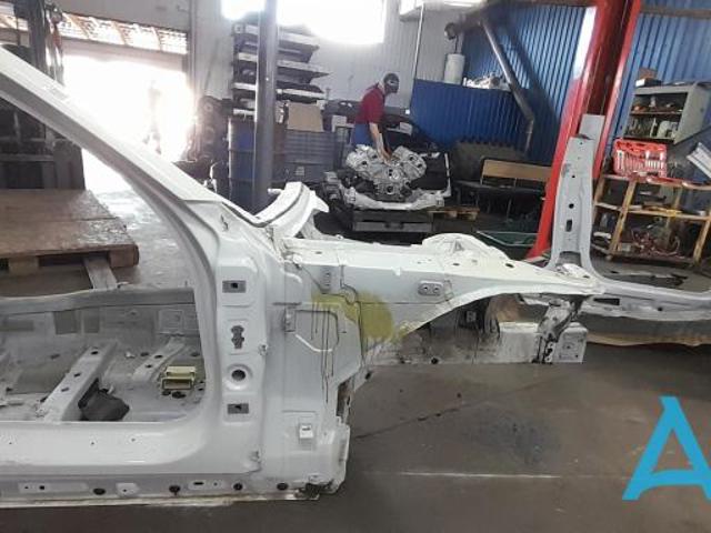 Боковина кузова права 41007413124 BMW