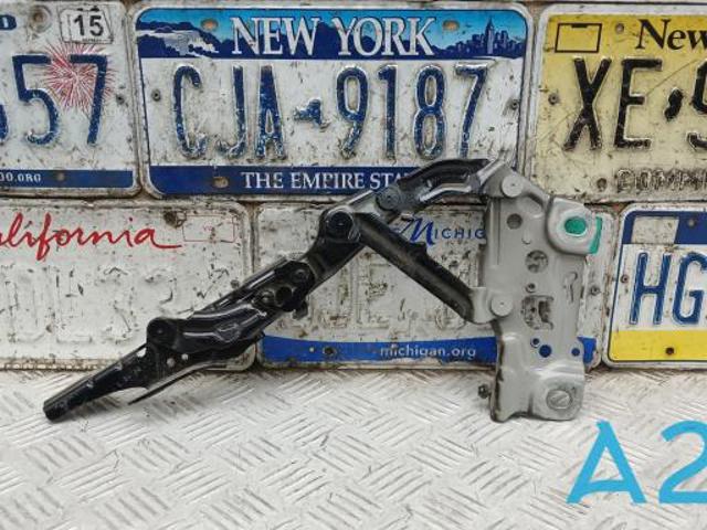 Шарнір капота лівий 41007427051 BMW
