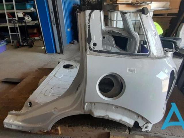 Боковина кузова ліва 41009811553 BMW