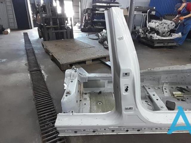 Стійка центральна, права 41219850812 BMW