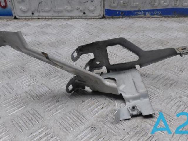 Кронштейн кріплення крила переднього правого, передній 41357230584 BMW