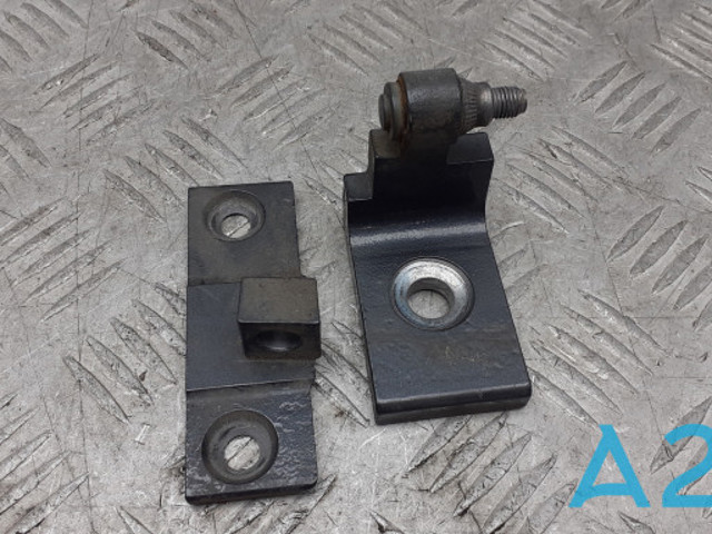 Петля передніх дверей права 41517176850 BMW