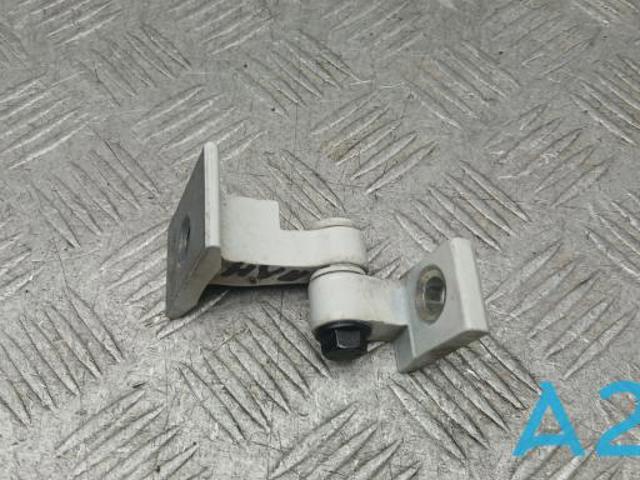 Петля водійських дверей 41517284535 BMW