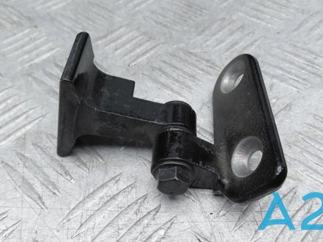 Петля передніх дверей лівих 41517420089 BMW