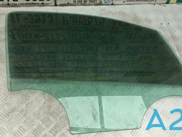 Скло передньої правої двері 42620053 GM
