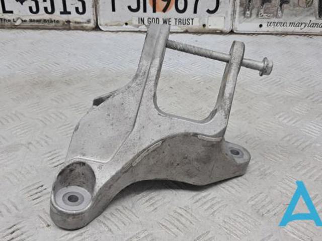 Кронштейн подушки (опори) двигуна, задньої 42749057 GM