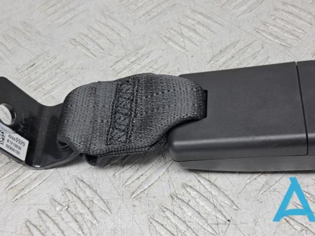 Важіль фіксатор ременя безпеки задній лівий 42781297 GM