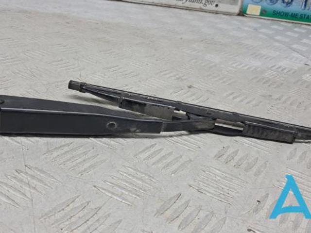Важіль-поводок двірника заднього скла 42781378 GM