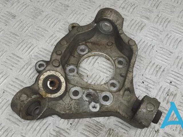 Цапфа права 430181AA0A NISSAN