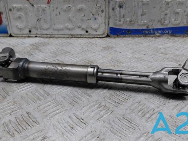 Вал рульової колонки, нижній 4526047090 TOYOTA