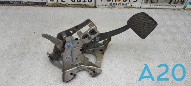 Педаль гальма 465015SA1B NISSAN
