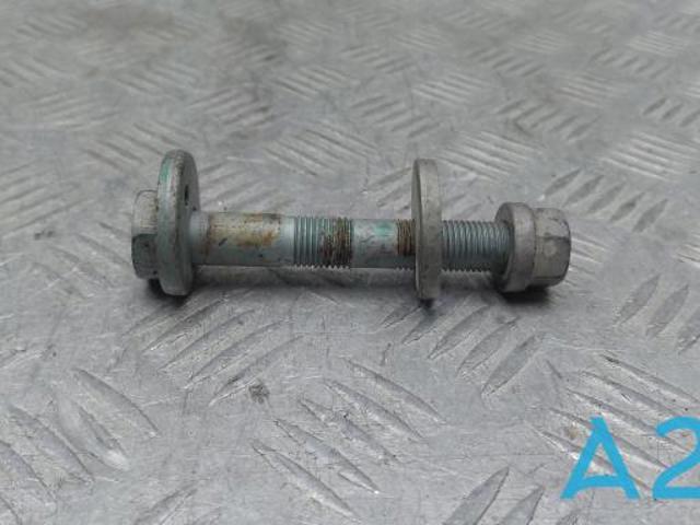 Болт кріплення заднього нижнього важеля, внутрішній 4840906010 TOYOTA