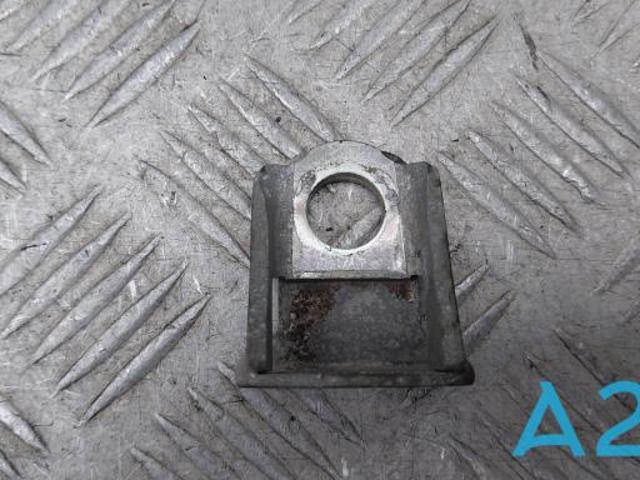 Сайлентблок нижнього переднього важеля 4865706010 TOYOTA