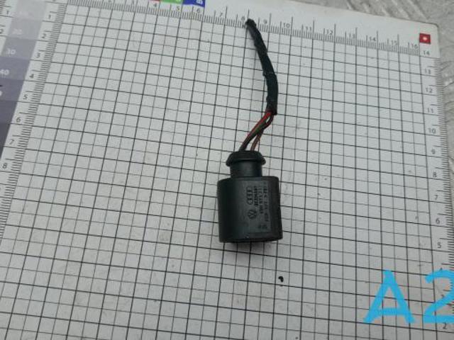 Роз'єм (фішка) заднього ліхтаря 4B0973712 VAG