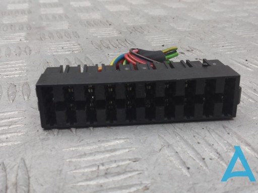 Блок запобіжників задній, салонний 4D0937501 VAG