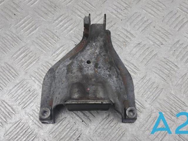 Кронштейн передньої балки 4G0399378J VAG