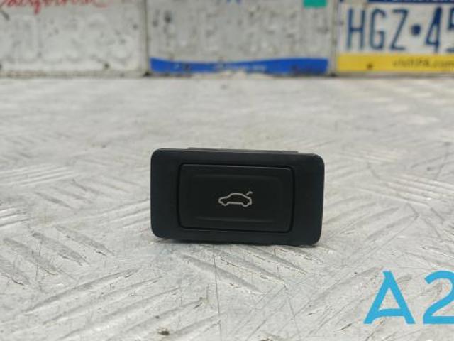 Кнопка приводу замка задніх 3/5 дверей (ляди) 4G0959831C5PR VAG