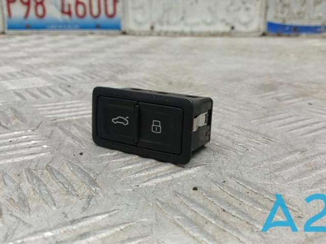 Кнопка приводу замка 3/5 дверей (ляди) / кришки багажника 4G0959831D5PR VAG