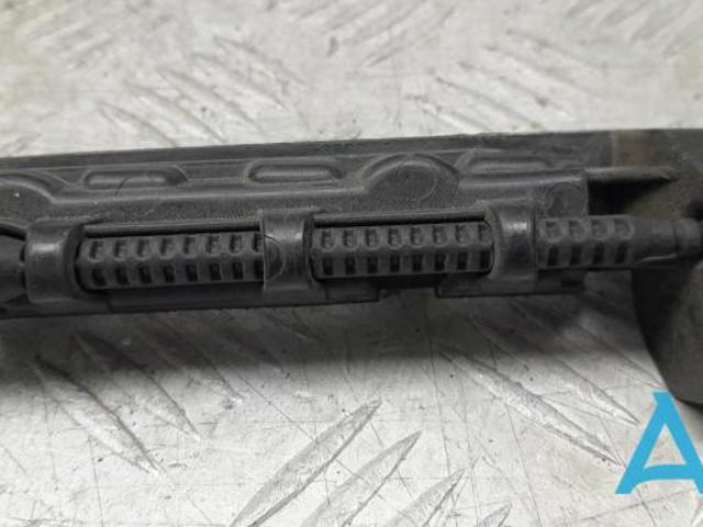 Кронштейн бампера заднього, правий 4G5807890 VAG
