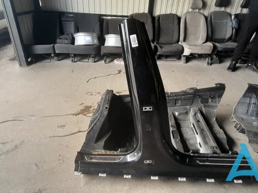 Поріг зовнішній правий 4G5809848 VAG