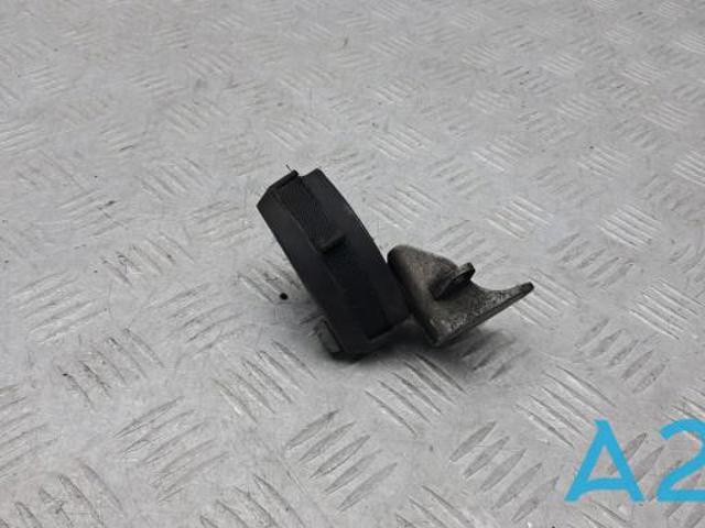 Кронштейн задньої подушки глушника 4K0253144E VAG